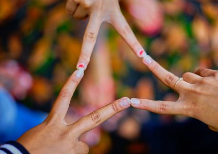 photography-of-people-connecting-their-fingers-1023828